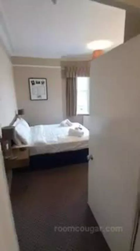 Executive Double Room bed picture #1