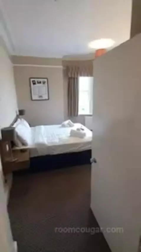 Executive Double Room bed picture #2