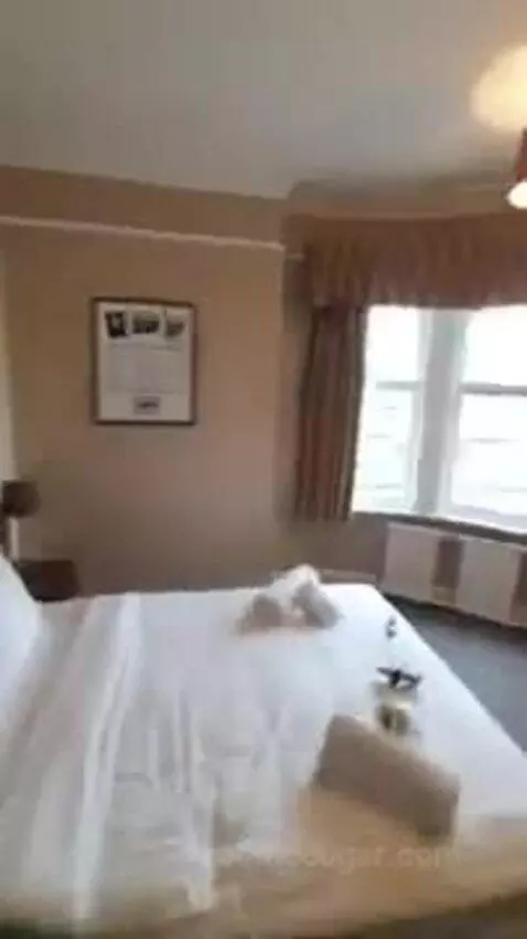 Executive Double Room bed picture #5