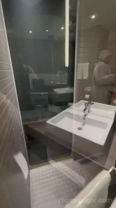 Standard Double Room (#614) bathroom picture #7