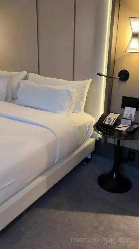 Superior King Room (#1412) bed picture #1