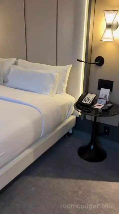 Superior King Room (#1412) bed picture #2