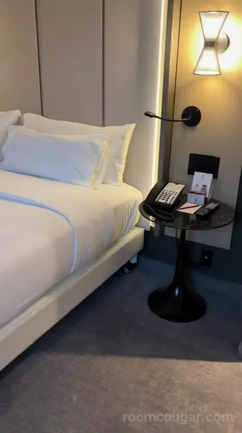 Superior King Room (#1412) bed picture #3
