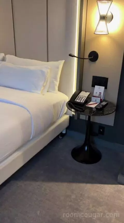 Superior King Room (#1412) bed picture #4