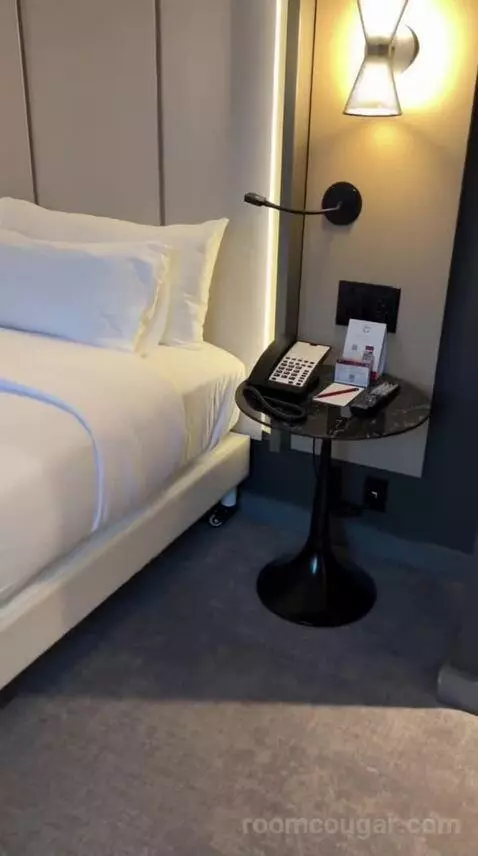 Superior King Room (#1412) bed picture #5