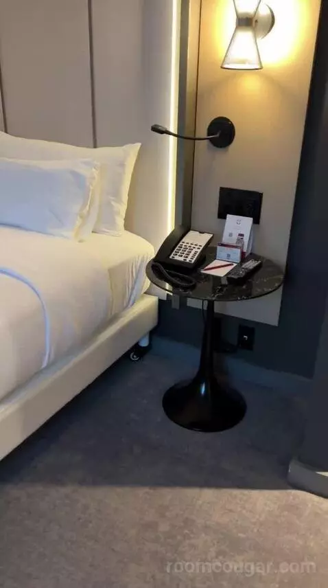 Superior King Room (#1412) bed picture #6