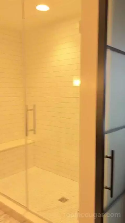 Premium Queen Room with Two Queen Beds (#528) bathroom picture #1
