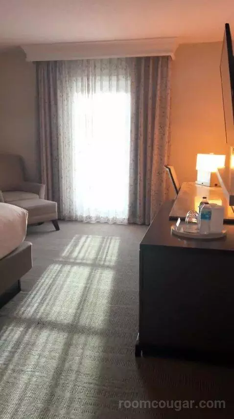 King Room with Interior View (D4144) bed picture #3