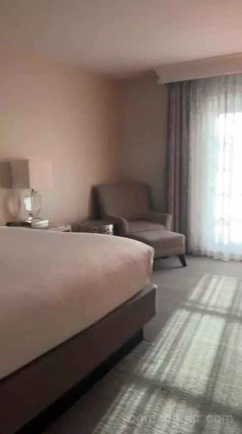 King Room with Interior View (D4144) bed picture #8