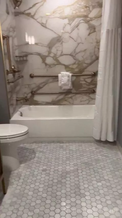 Deluxe Queen Room with Two Queen Beds (#617) bathroom picture #1