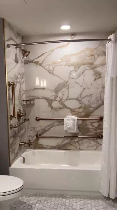 Deluxe Queen Room with Two Queen Beds (#617) bathroom picture #9