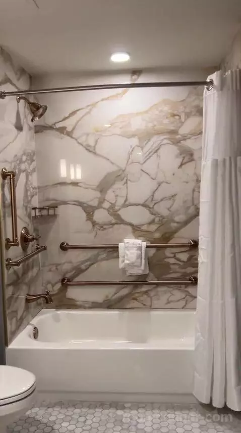 Deluxe Queen Room with Two Queen Beds (#617) bathroom picture #10