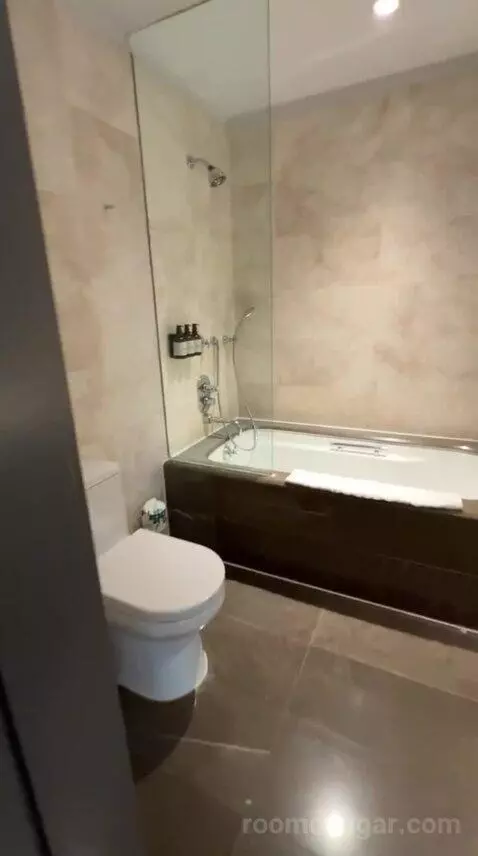 Superior King Room (#1594) bathroom picture #2