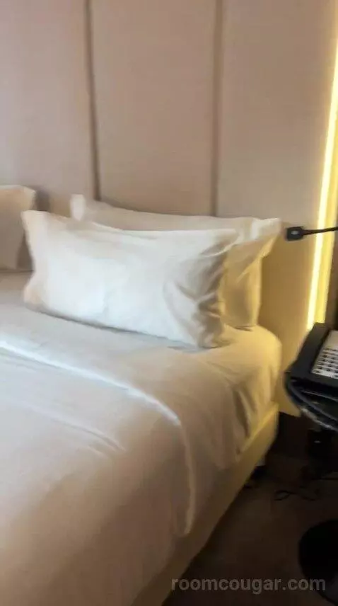 Superior King Room (#1594) bed picture #3