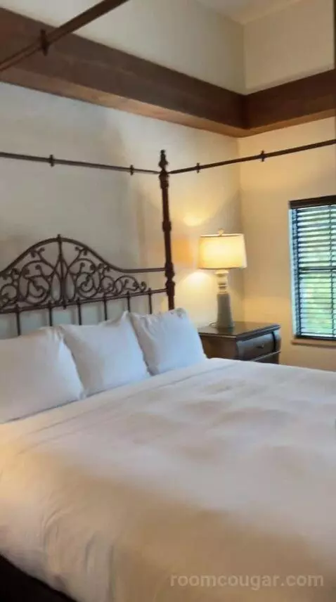 Two Story Villa (#304) bed picture #2