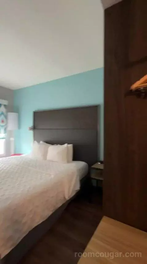 King Room (#725) bed picture #2