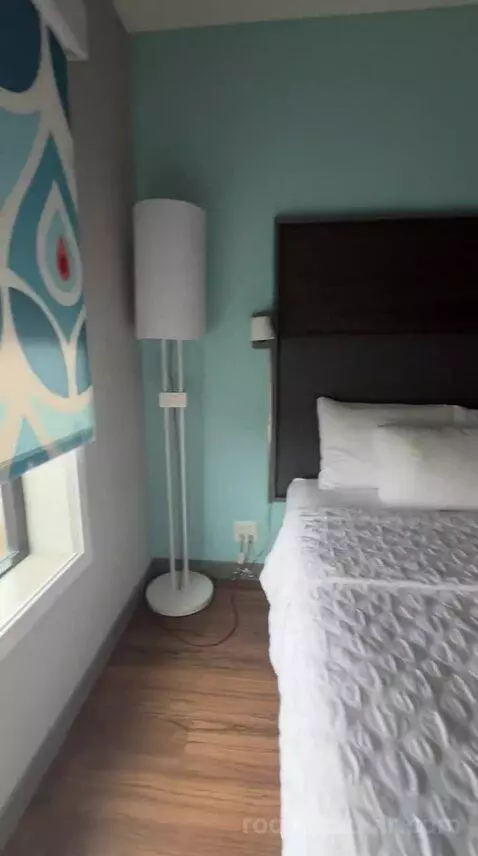 Queen Room with Two Queen Beds and Bath Tub - Mobility Accessible (#725) bed picture #4