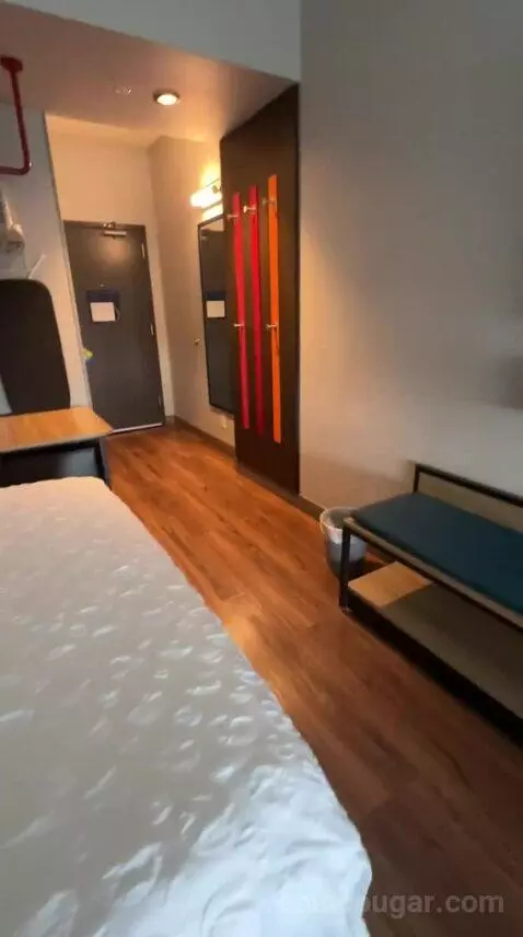 Queen Room with Two Queen Beds and Bath Tub - Mobility Accessible (#725) bed picture #9