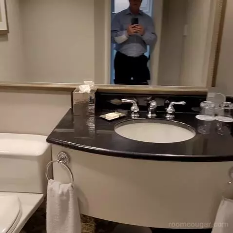 Fairmont Room with King Bed (#1345) bathroom picture #10