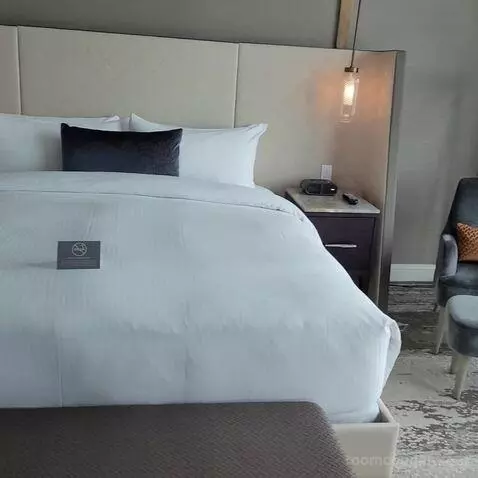 Fairmont Room with King Bed (#1345) bed picture #3