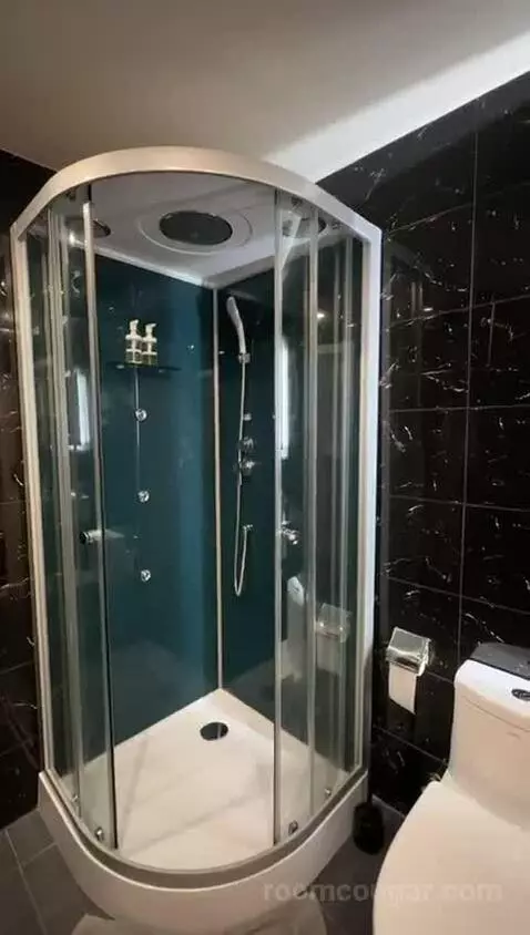 Suite (#5) bathroom picture #5