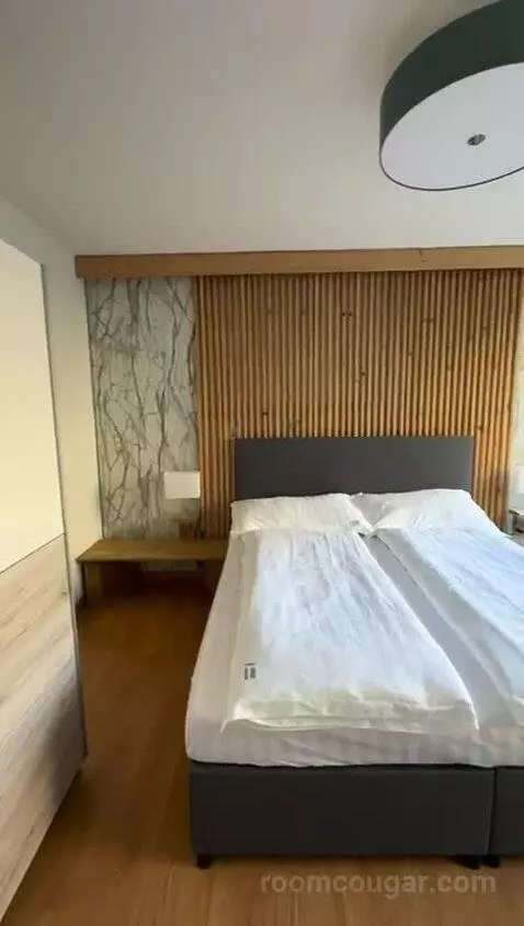 Suite (#5) bed picture #1