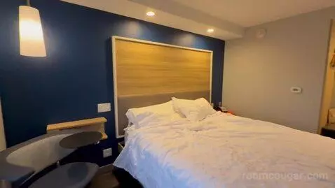 King Room (#312) bed picture #7