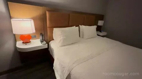 King Room - Hearing Access (#404) bed picture #4