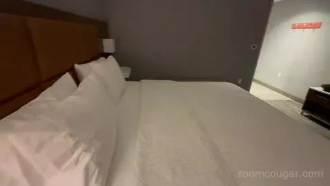 King Room - Hearing Access (#404) bed picture #5