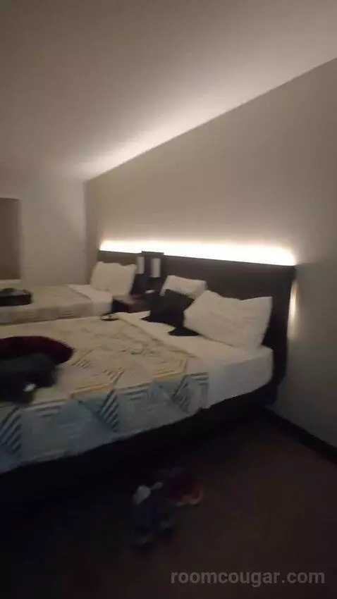 Deluxe Queen Room with Two Queen Beds (#304) bed picture #4