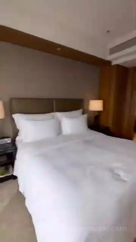 Deluxe King Room (#1) bed picture #9