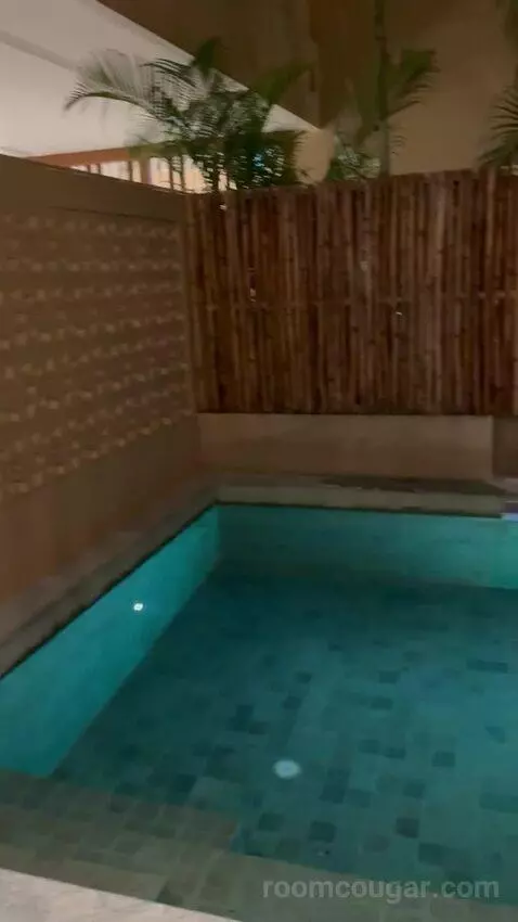Deluxe Double or Twin Room with Pool View (B107) view picture #1