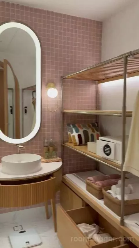 Deluxe Double or Twin Room with Pool View (B107) bathroom picture #1