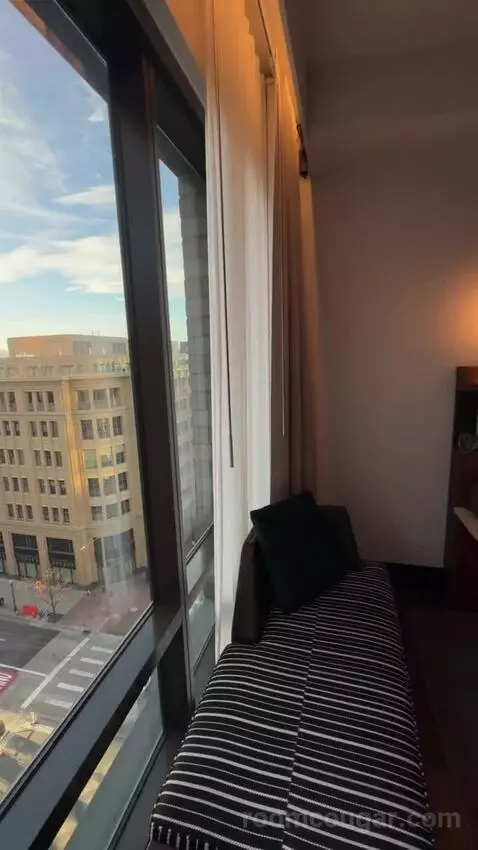 King Room with City View (#917) bed picture #7