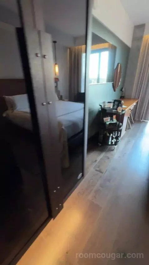 King Room with City View (#917) bed picture #2