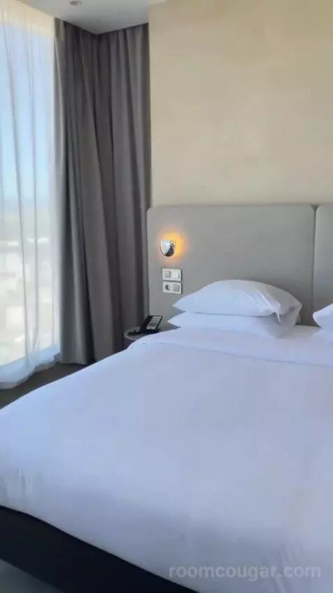 Jr Suite (#308) bed picture #10