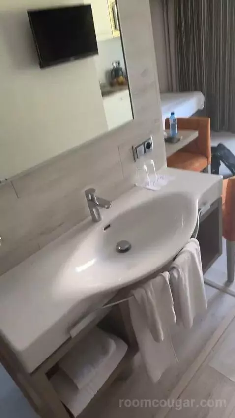 Family Suite (On the edge) bathroom picture #9