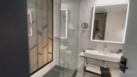 Deluxe Twin (#705) bathroom picture #1