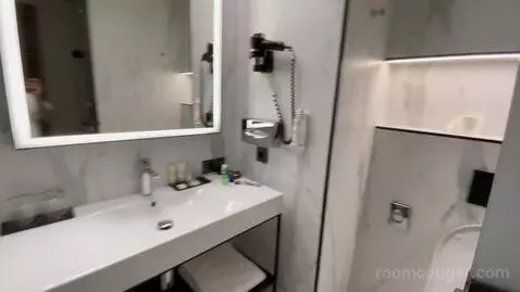 Deluxe Twin (#705) bathroom picture #7