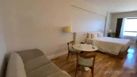Executive Suite with Sea View (#1410) bed picture #9