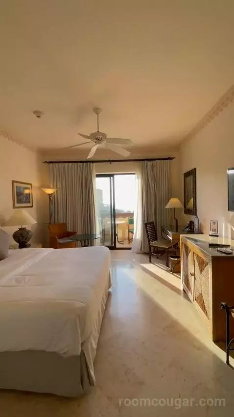 Executive King Room (#502) view picture #1