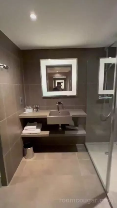 Executive Room with 1 Queen Bed (#1208) bathroom picture #12