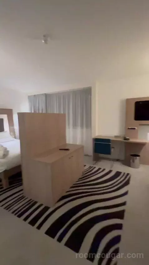 Executive Room with 1 Queen Bed (#1208) bed picture #1
