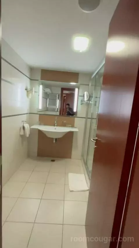 Deluxe Double Room with Balcony (#201) bathroom picture #2