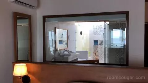 Suite (#101) bathroom picture #2