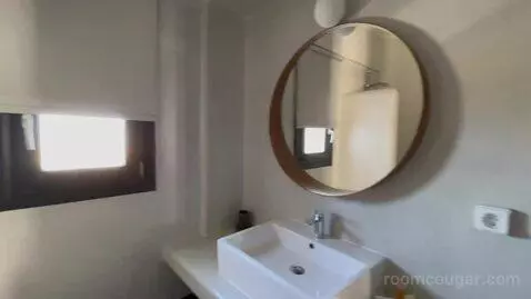 Suite (#201) bathroom picture #12