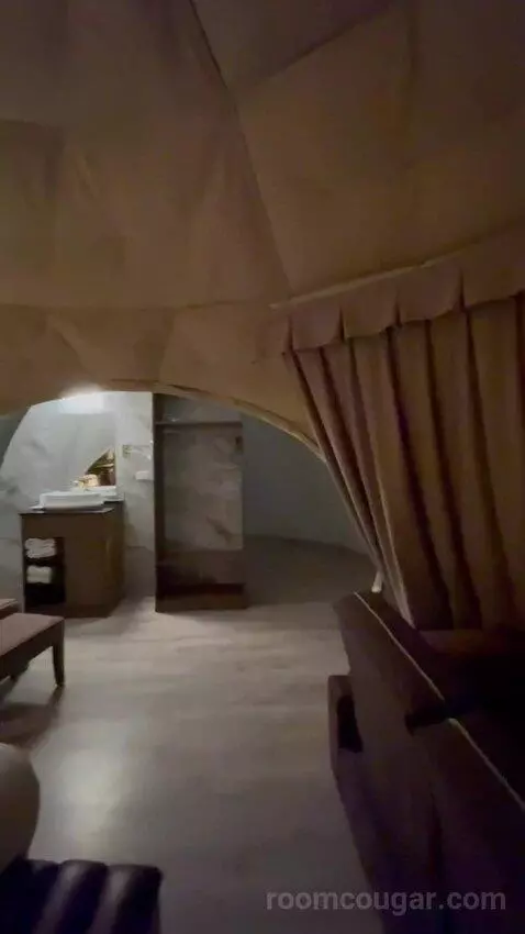 Suite (#101) bed picture #10