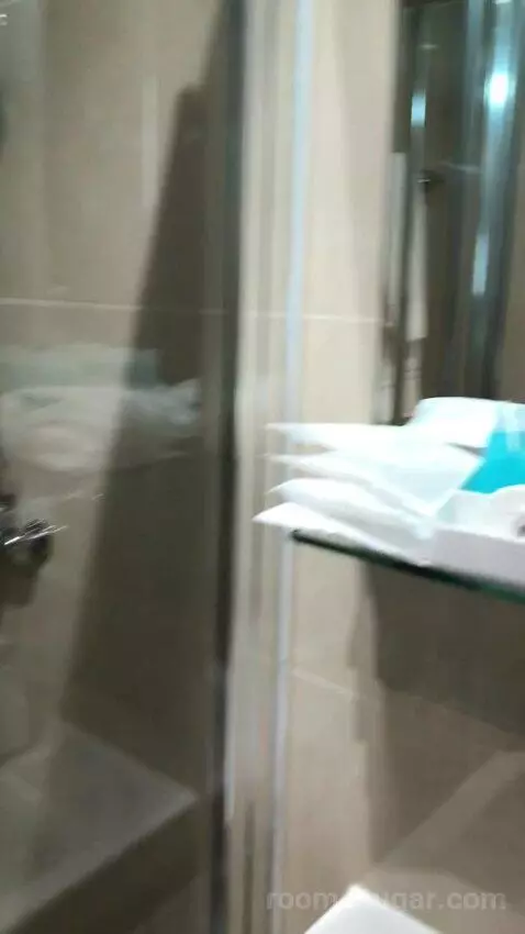 Family Room (#701) bathroom picture #11