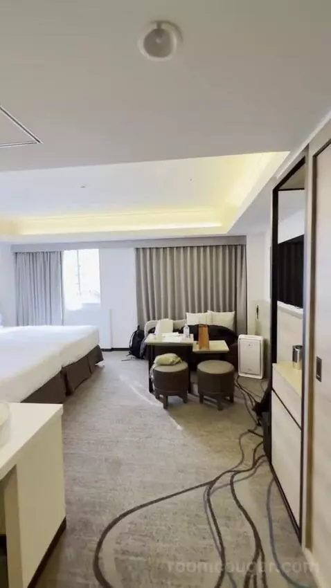 Deluxe Executive Twin Room - Non-Smoking with Premier Lounge (#1328) bed picture #3