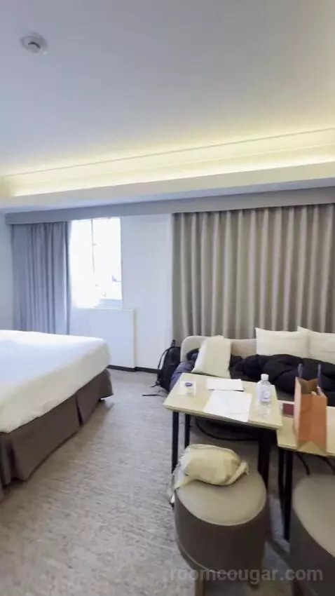 Deluxe Executive Twin Room - Non-Smoking with Premier Lounge (#1328) bed picture #5
